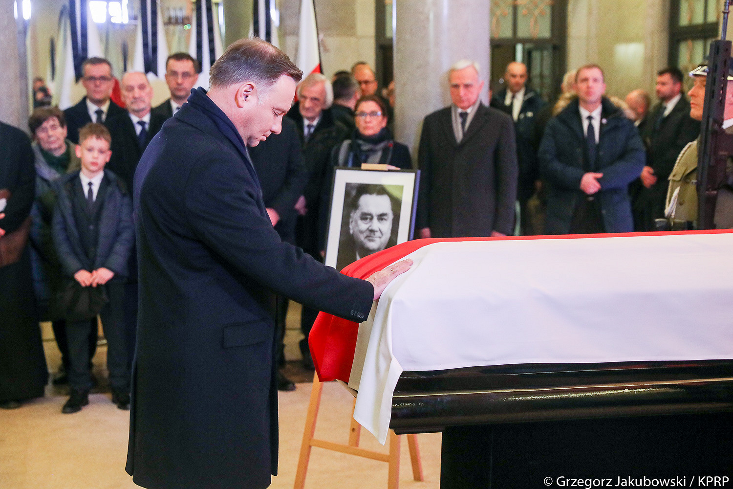 Ostatnie pożegnanie b. premiera Jana Olszewskiego - zdjęcie w treści artykułu