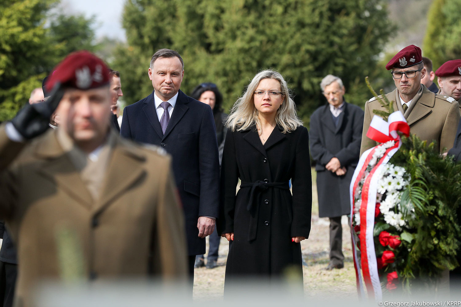 „Bardzo nam ich brakuje”. Obchody 9. rocznicy katastrofy smoleńskiej [PL/ENG] - zdjęcie w treści artykułu nr 5