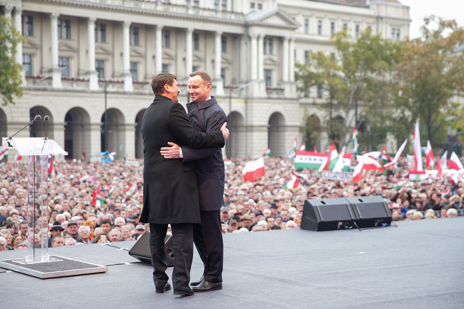 Prezydent w Budapeszcie na obchodach 60. rocznicy Rewolucji Węgierskiej - zdjęcie w treści artykułu nr 8