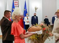 1786914040.jpg