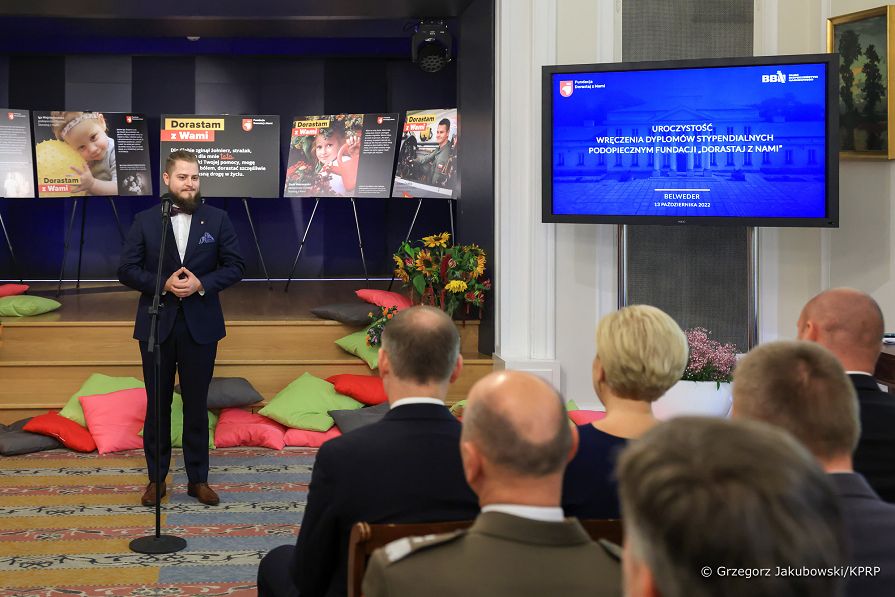 19__Andrzej_Agata_Duda_podopieczni_Fundacji_Dorastaj_z_Nami_20221013_GJA_0696.jpg