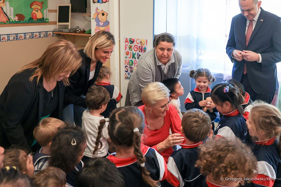 25__Agata_Kornhauser_Duda_szkola_przedszkole_Siostr_Urszulanek_Rzym_20221018_GJA_5461.jpg