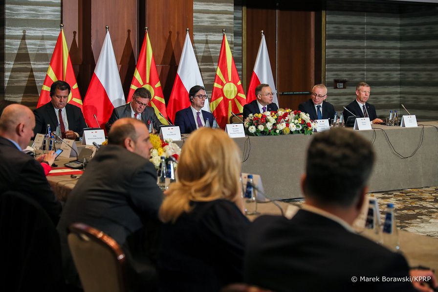 03__Andrzej_Duda_Stewo_Pendarowski_Prezydent_Macedonii_spotkanie_gospodarcze_20221024_MB2_9396.jpg