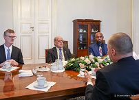 01__Jakub_Kumoch_kongresmen_Stephen_Cohenen_20221004_PK1_8226.jpg