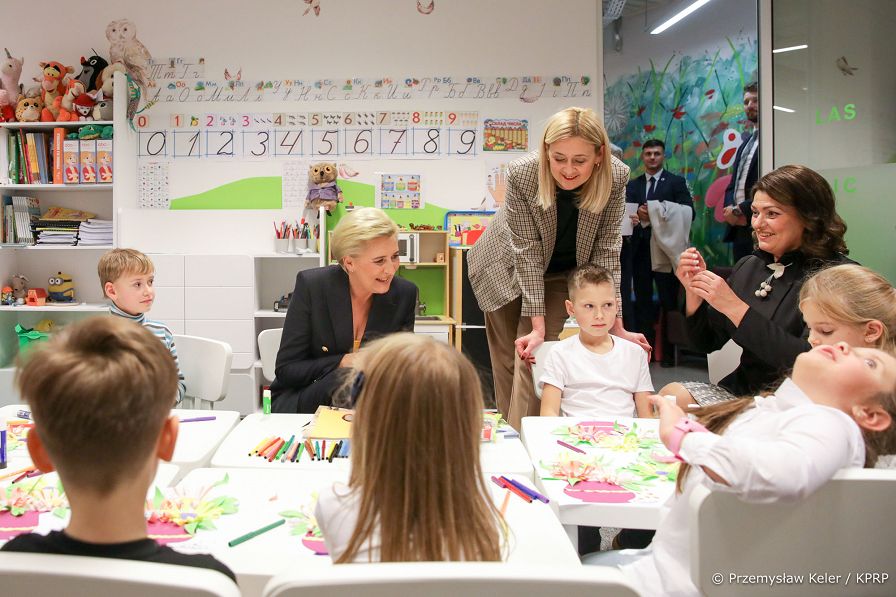010_Agata_Kornhauser-Duda_Diana_Nausediene_dzieci_20221110_PK1_9902.jpg