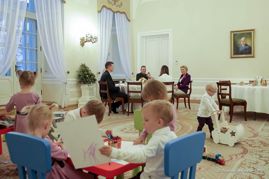 004_20221116_Agata_Kornhauser_Duda_spotkanie_sescioraczki_PK1_3094.jpg