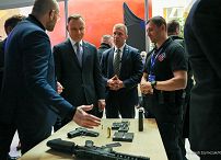 013_20221118_Andrzej_Duda_Zwiedzanie_stoisk_Laureatow_NGP_2021_JSZ_1230.jpg