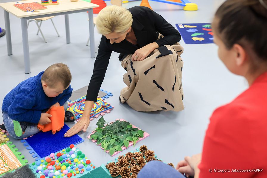 05__Agata_Kornhauser_Duda_otwarcie_zesol_szkol_specjalnych_Debica_20221118_GJA_2073.jpg