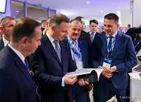 009_20221118_Andrzej_Duda_Zwiedzanie_stoisk_Laureatow_NGP_2021_JSZ_1308.jpg