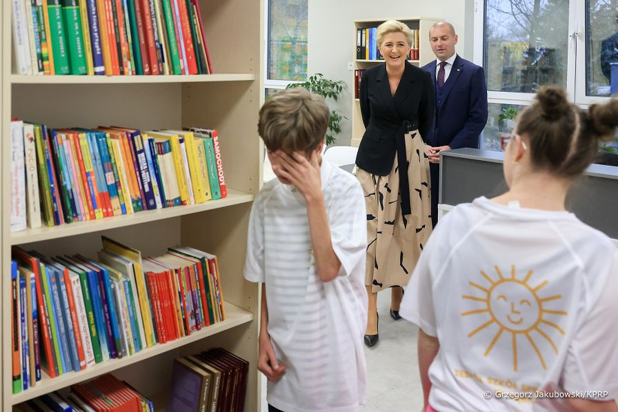 15__Agata_Kornhauser_Duda_otwarcie_zesol_szkol_specjalnych_Debica_20221118_GJA_2400.jpg
