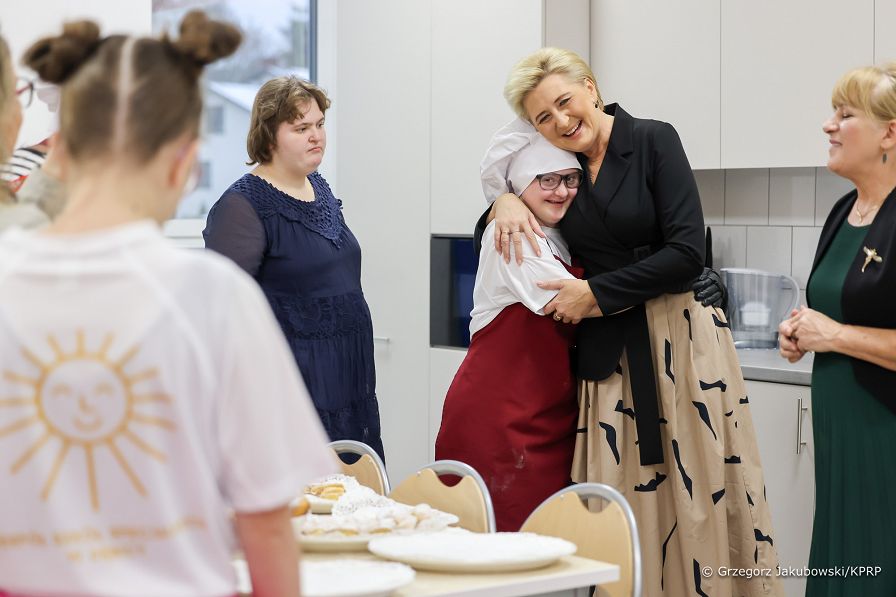 11__Agata_Kornhauser_Duda_otwarcie_zesol_szkol_specjalnych_Debica_20221118_GJB_0413.jpg