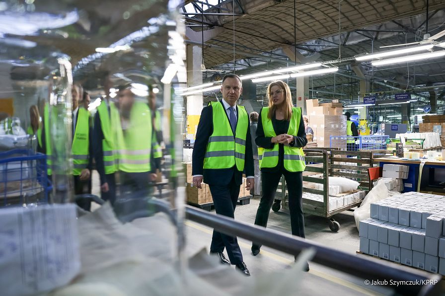009_20221118_Andrzej_Duda_Zaklady_Krosno_Glass_JSZ_1880.jpg