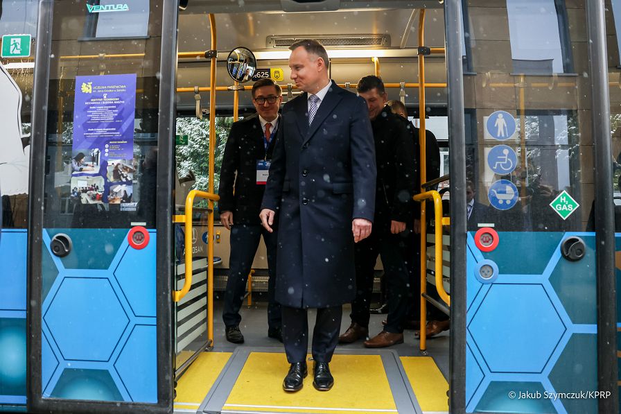 004_20221118_Andrzej_Duda_Polski_Autobus_Wodorowy_JSZ_1640.jpg