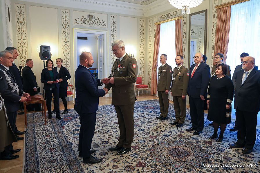 001_Jacek_Siewiera_odznaczenia_BBN_20221124_GJA_4073.jpg