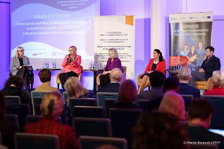 002_20221129_Grarzyna_Ignaczak_Bandych_panel_Naczelna_Izba_Pielegniarek_Poloznych_MB2_0212.jpg
