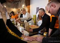 005_20221130_Agata_Kornhauser_Duda_Paczki_Swiateczna_Zbiorka_Zywnosci_GJB_4954.jpg