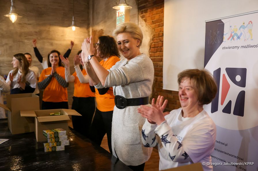 011_20221130_Agata_Kornhauser_Duda_Paczki_Swiateczna_Zbiorka_Zywnosci_GJB_5517.jpg