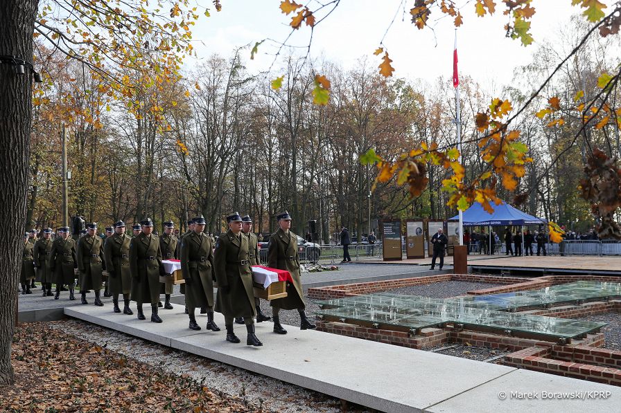 02__Andrzej_Duda_Cmentarza_Poleglych_Westerplatczykow_20221104_MB2_0828.jpg