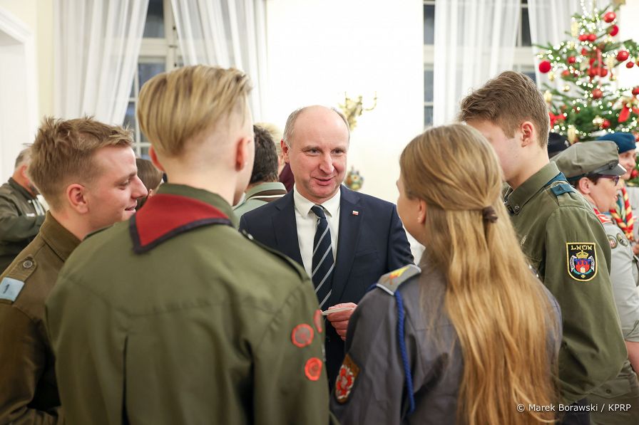 014_Para_Prezydencka_Swiatelko_Betlejemskie_20221212_MB1_6745.jpg