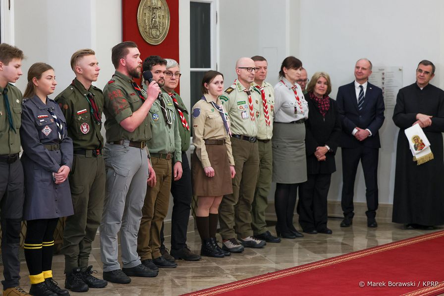 008_Para_Prezydencka_Swiatelko_Betlejemskie_20221212_MB2_4492.jpg