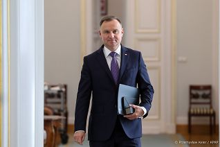 003_Andrzej_Duda_Belweder_sam_idzie_20220928_PK2_1985a.jpg