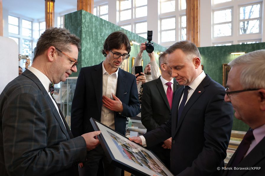 005_20221219_Andrzej_Duda_SGH_Wojciechowski_Wystawa_MB1_1925_.jpg