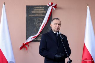 001_20221219_Andrzej_Duda_Tablica_Wojciechowski_MB2_7093_.jpg