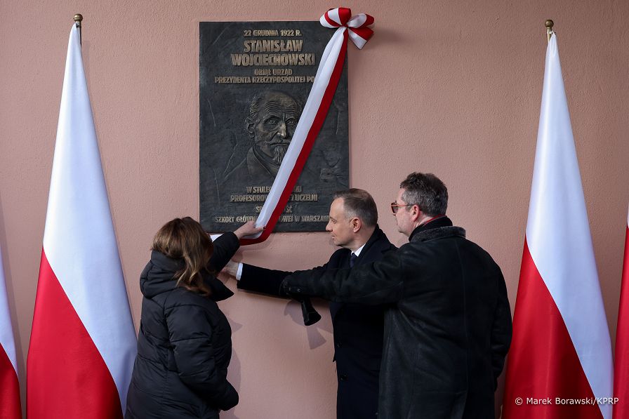 006_20221219_Andrzej_Duda_Tablica_Wojciechowski__MB2_7137_.jpg
