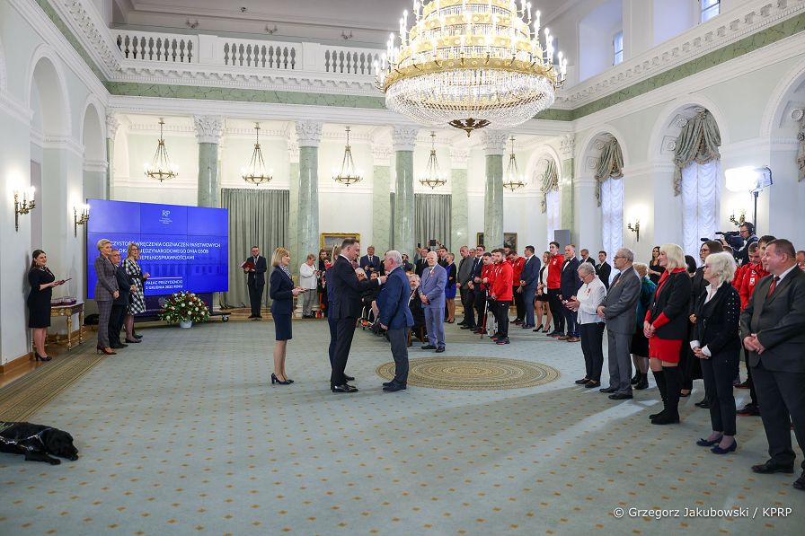 033_Para_Prezydencka_odznaczenia_niepelnosprawni_20221202_GJB_5872.jpg
