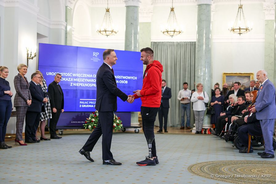 034_Para_Prezydencka_odznaczenia_niepelnosprawni_20221202_GJB_5898.jpg