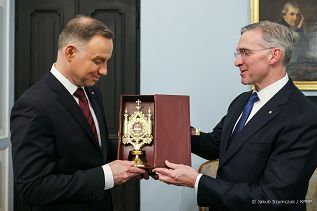 002_Andrzej_Duda_Patrick_Kelly_Rycerz_Kolumba_20221202_JSZ_5402.jpg