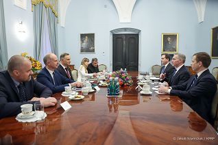 003_Andrzej_Duda_Patrick_Kelly_Rycerz_Kolumba_20221202_JSZ_5457.jpg