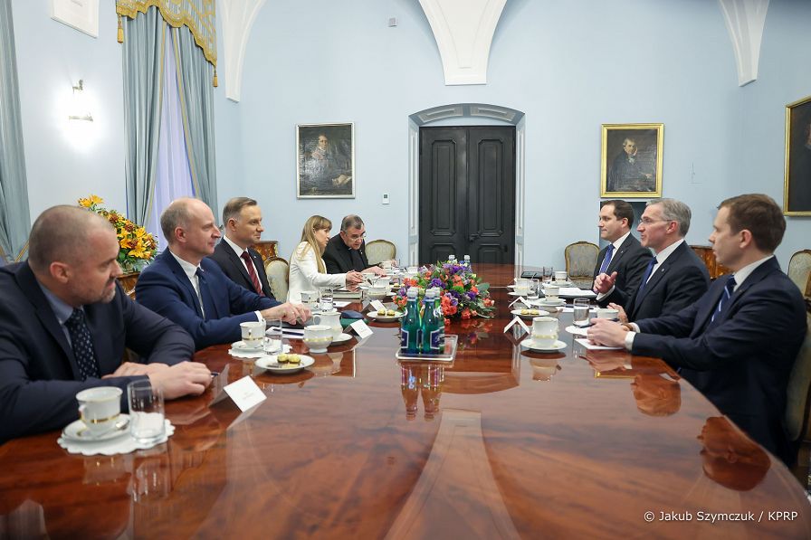 003_Andrzej_Duda_Patrick_Kelly_Rycerz_Kolumba_20221202_JSZ_5457.jpg