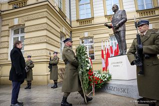 002_20221221_Pawel_Szrot_Pomnik_Olszewski_KPRM_MB1_2061_.jpg
