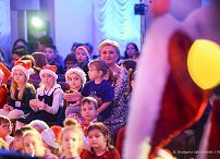037_Agata_Kornhauser-Duda_Mikolajki_z_dziecmi_20221206_GJB_8578.jpg