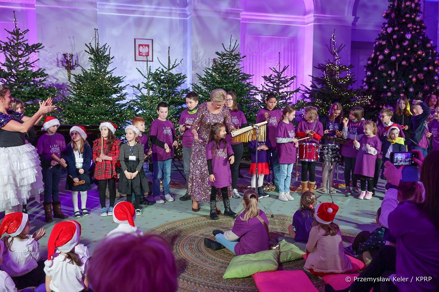 010_Agata_Kornhauser-Duda_Mikolajki_z_dziecmi_20221206_PK1_4596.jpg