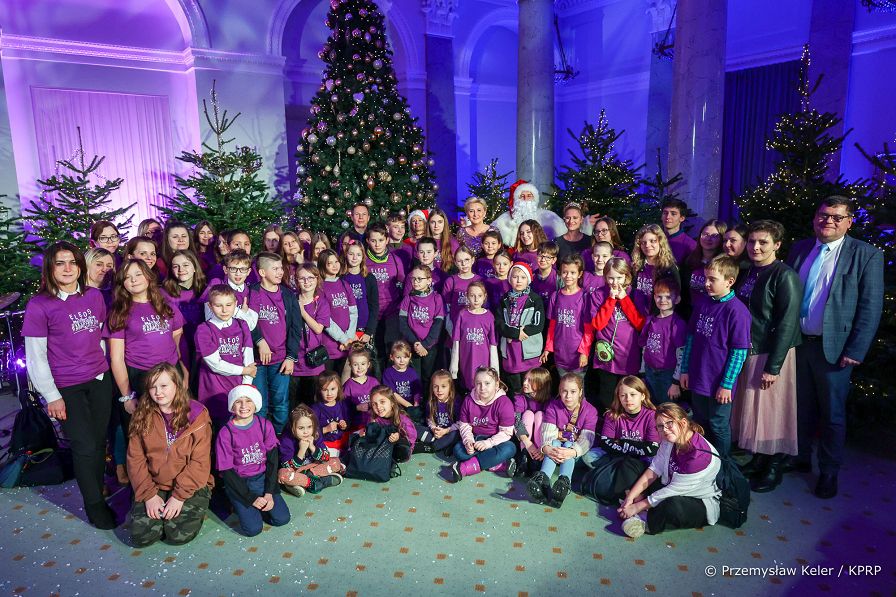 019_Agata_Kornhauser-Duda_Mikolajki_z_dziecmi_20221206_PK1_5011.jpg