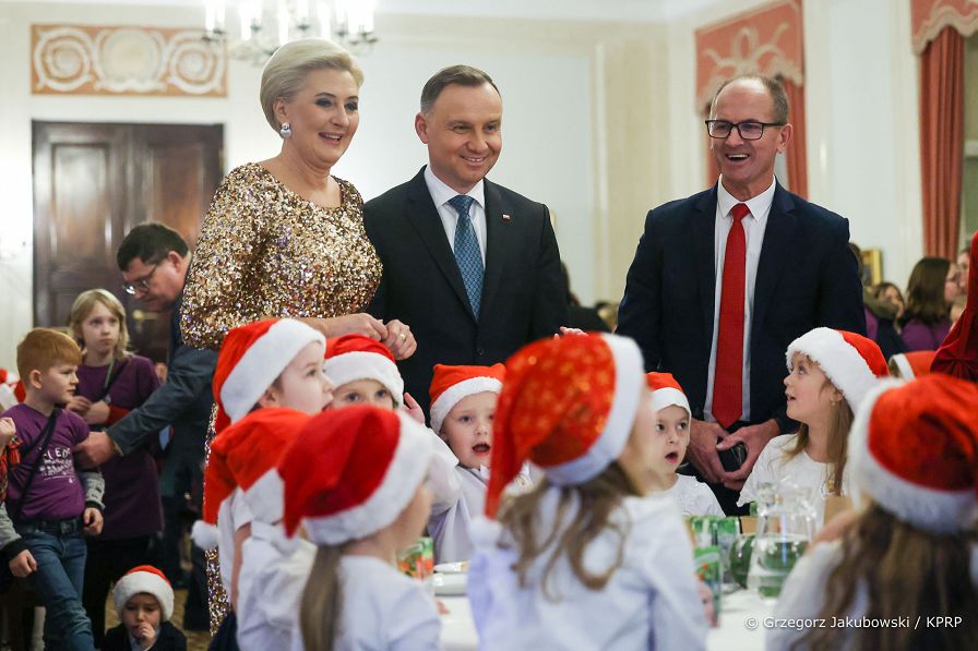 047_Para_Prezydencka_Mikolajki_z_dziecmi_20221206_GJB_9057.jpg