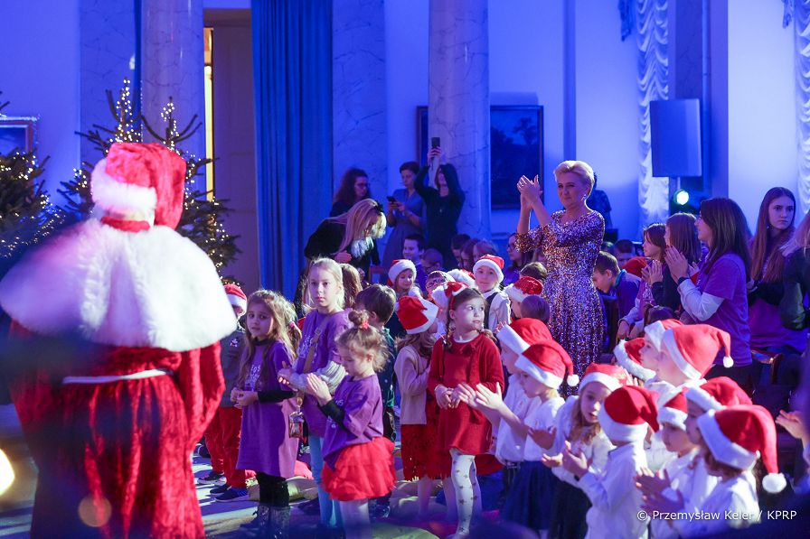 012_Agata_Kornhauser-Duda_Mikolajki_z_dziecmi_20221206_PK2_1647.jpg