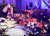 034_Agata_Kornhauser-Duda_Mikolajki_z_dziecmi_20221206_GJB_8438.jpg