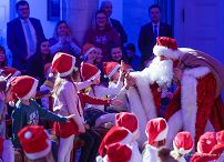 011_Agata_Kornhauser-Duda_Mikolajki_z_dziecmi_20221206_PK2_1593.jpg