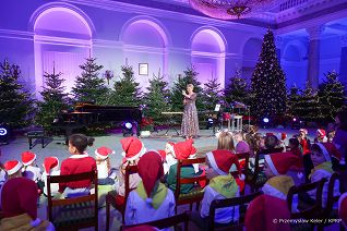 001_Agata_Kornhauser-Duda_Mikolajki_z_dziecmi_20221206_PK1_4183.jpg