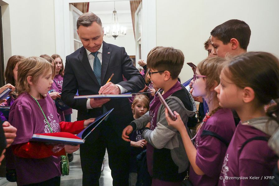 031_Andrzej_Duda_Mikolajki_z_dziecmi_20221206_PK1_5711.jpg