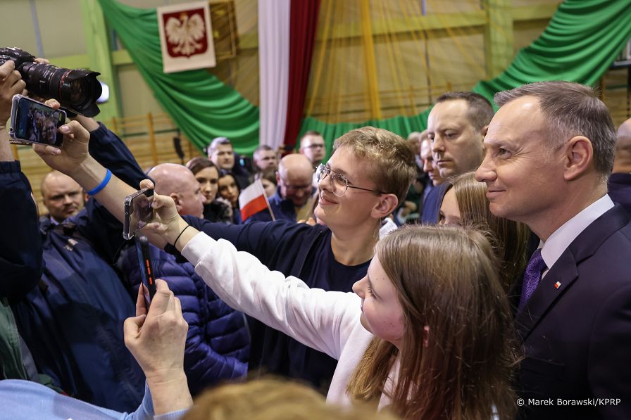 010_20221209_Andrzej_Duda_Spotkanie_mieszkancy_Zakliczyn_MB1_6313_.jpg