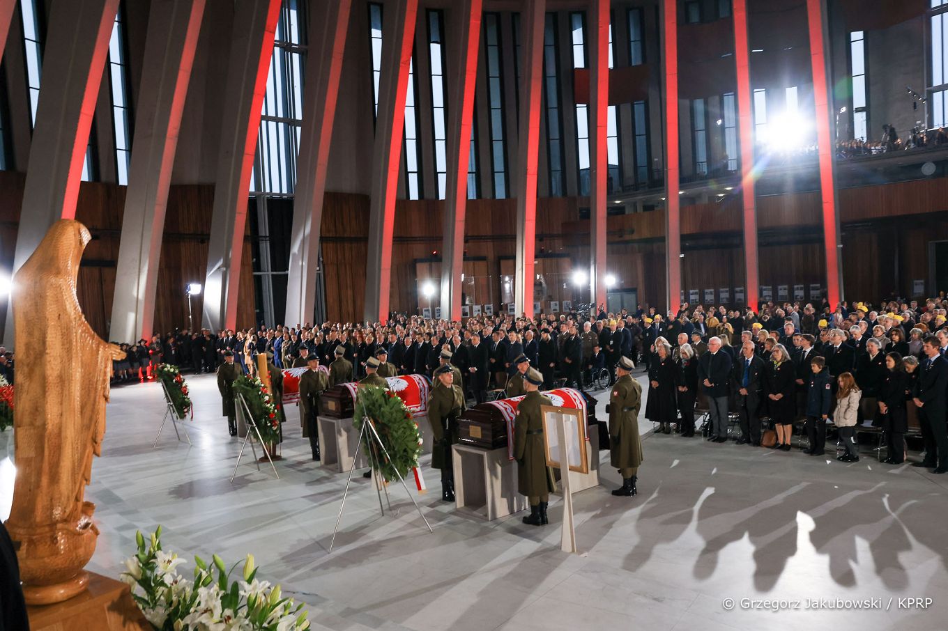 020__017_Andrzej_Duda_powtorny_pochowek_prezydentow_RP_20221112_GJA_0074.jpg
