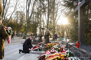 003_Andrzej_Duda_pomnik_AK_80_rocznica_20220214_MBO15443.jpg