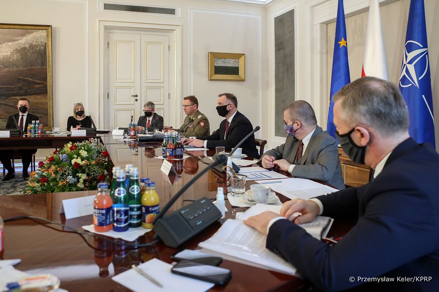 03__Andrzej_Duda_Rada_Bezpieczenstwa_Obronnosci_20220216_PK020518.jpg