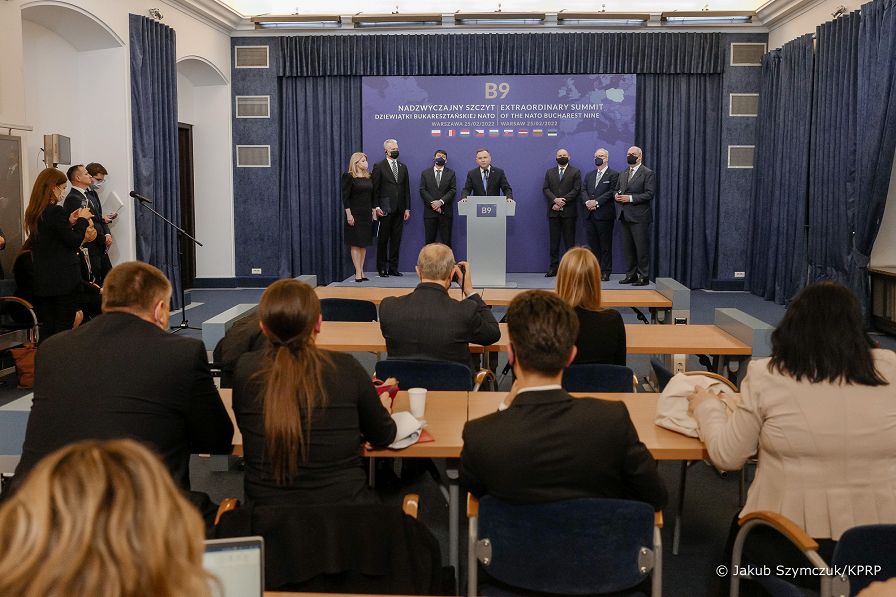 38__Andrzej_Duda__wypowiedz_media_Szczyt_B9_20220225_L1000285.jpg