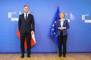 004_Andrzej_Duda_Bruksela_powitanie_20220207_MBO13522.jpg