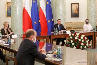 07__Andrzej_Duda_konsultacje_kola_kluby_parlamentarne_20220208_PK029368.jpg